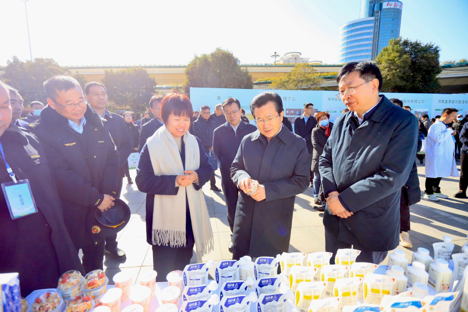 花花牛丨落實(shí)食品生產(chǎn)加工企業(yè)質(zhì)量安全主體責(zé)任，助力人民群眾生活更美好——2023年河南省暨鄭州食品安全宣傳周啟動儀式隆重舉行