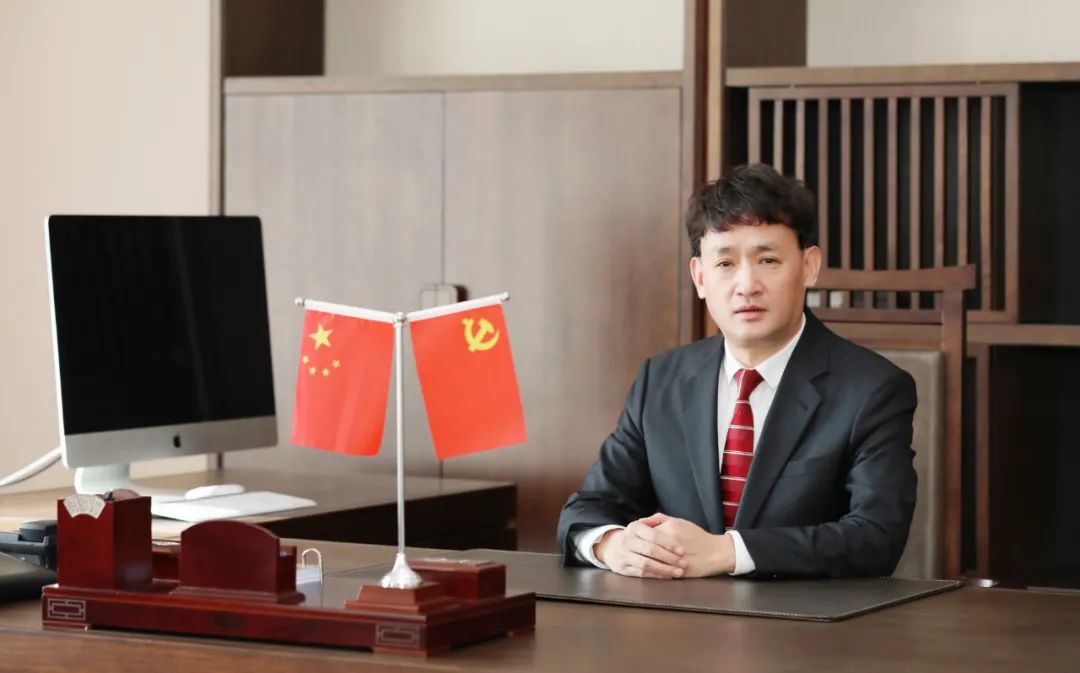 雙雙獲獎 喜事連連｜ 花花牛乳業(yè)集團(tuán)榮獲“河南省知名品牌”獎，董事長關(guān)曉彥榮膺“2022年度品牌人物”