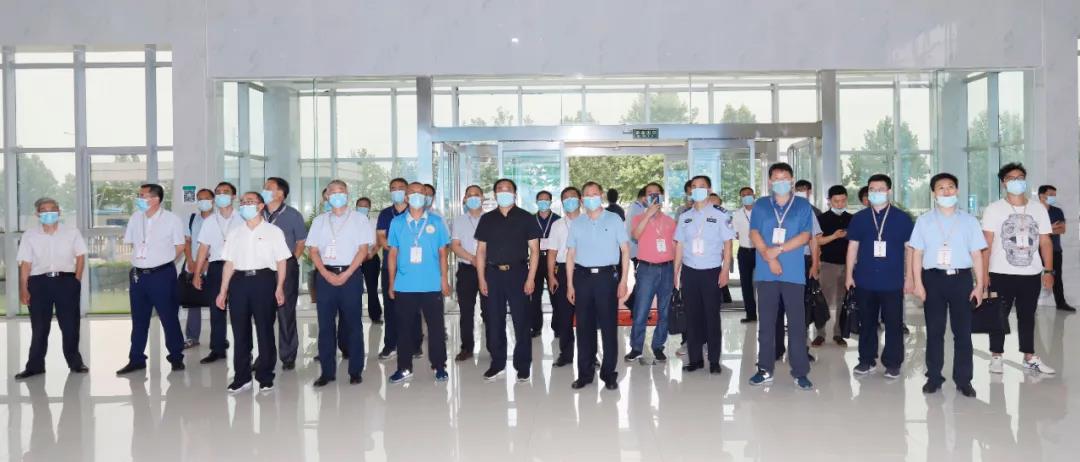 鄭州市安全生產(chǎn)雙重預防體系建設(shè)現(xiàn)場觀摩會在花花牛乳業(yè)集團鄭州分公司召開