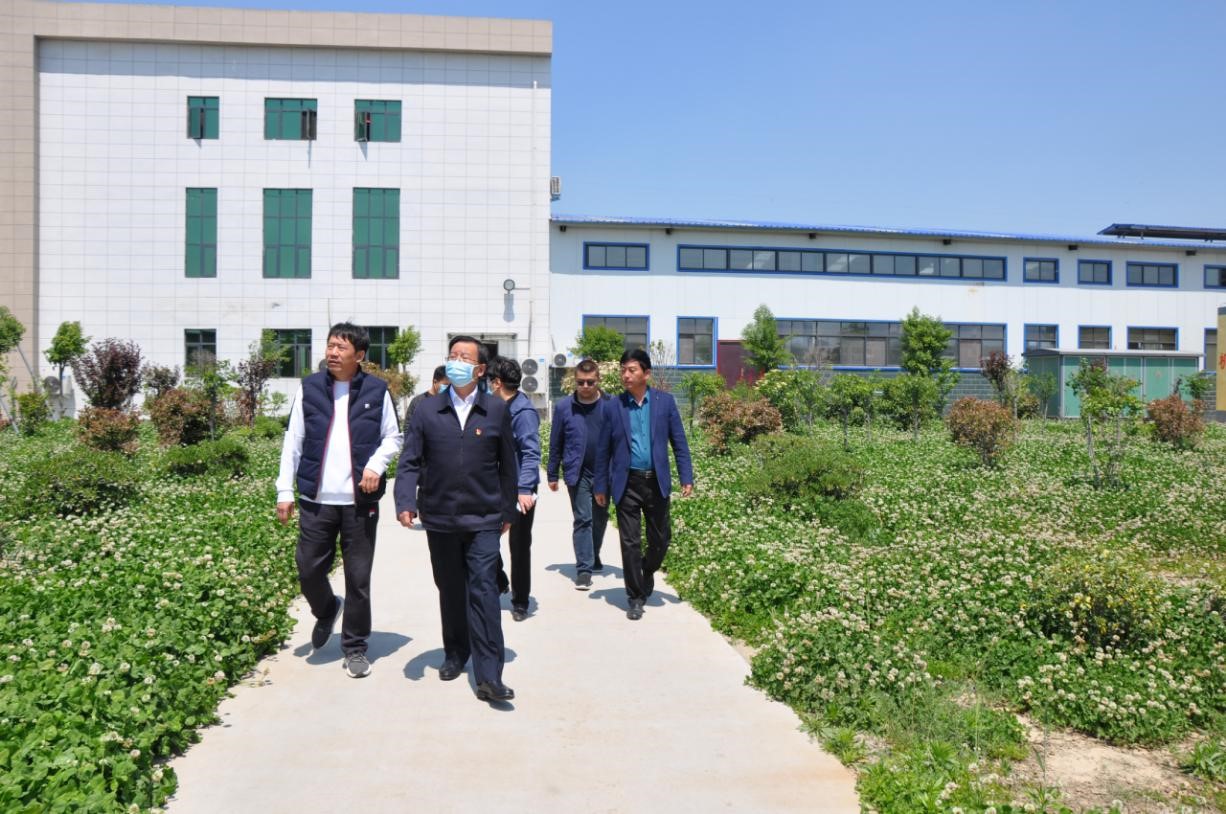 商丘市委常委、宣傳部部長王全周一行蒞臨睢縣瑞亞牧業(yè)有限公司調研