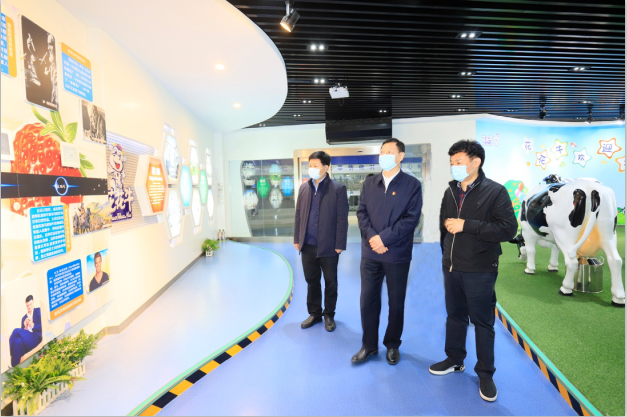 河南省委農(nóng)辦主任、農(nóng)業(yè)農(nóng)村廳廳長申延平一行調(diào)研河南花花牛乳業(yè)集團