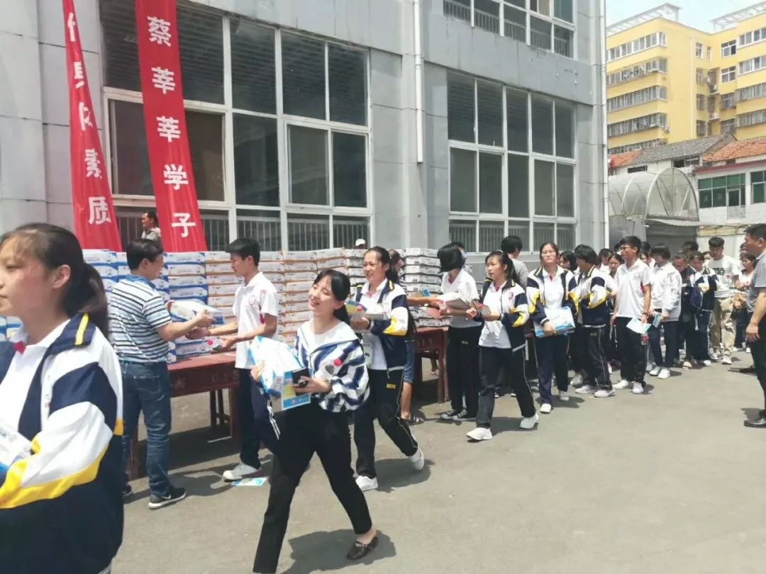 花花牛|捐助教育100萬(wàn)元！做公益，我們是認(rèn)真的！