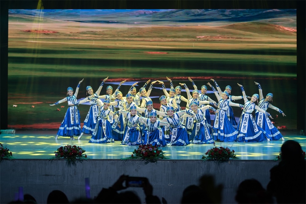 “不忘初心、聚力前行” 花花牛集團2018迎新春聯(lián)歡會隆重舉行