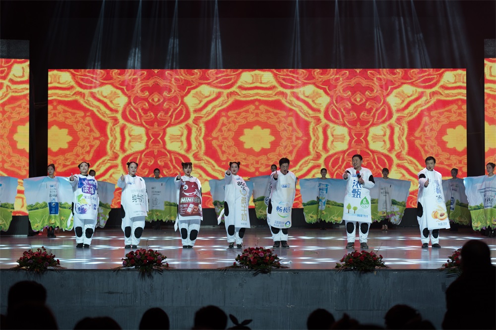 “不忘初心、聚力前行” 花花牛集團2018迎新春聯(lián)歡會隆重舉行