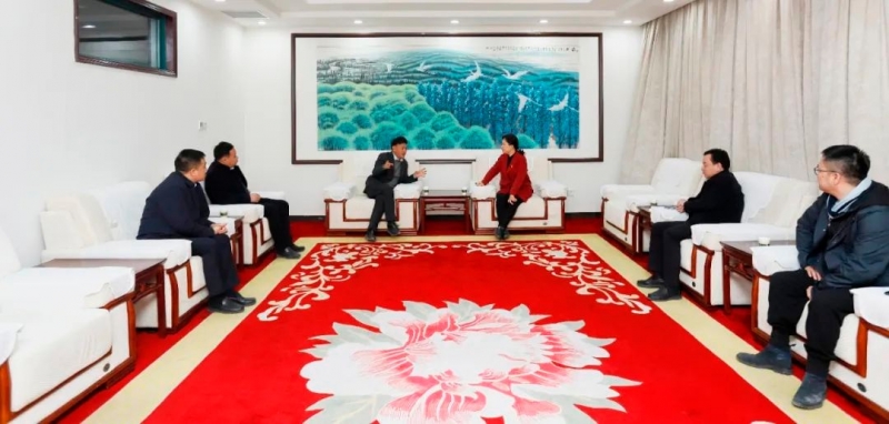發(fā)揮產(chǎn)業(yè)優(yōu)勢 助力鄉(xiāng)村振興 | 民權(quán)縣委副書記、縣長王靜嫻會見關(guān)曉彥董事長一行