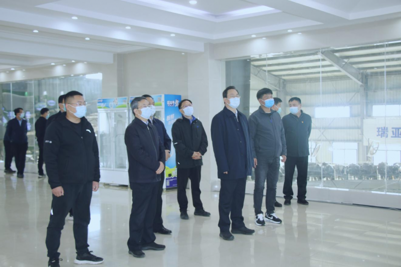 河南省人大常委會黨組書記、副主任孔昌生蒞臨花花牛魯山瑞亞牧場參觀調研