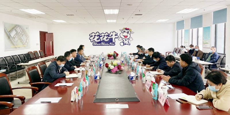 河南省委常委、副省長(zhǎng)費(fèi)東斌蒞臨 花花牛乳業(yè)集團(tuán)調(diào)研