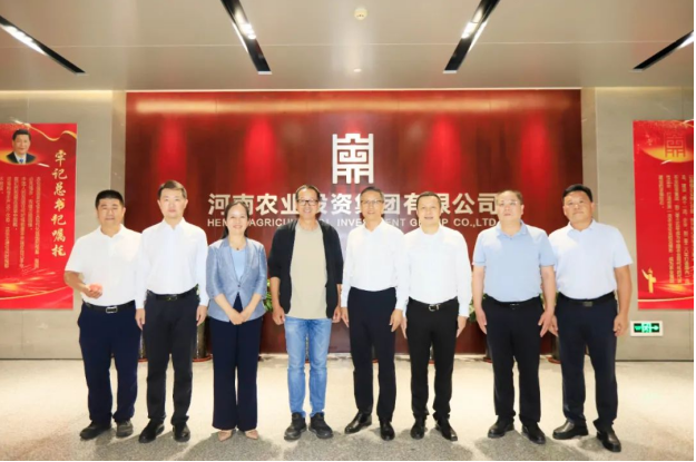 東方甄選俞敏洪先生到訪河南農(nóng)投集團(tuán)，品嘗花花牛產(chǎn)品并給予高度評(píng)價(jià)